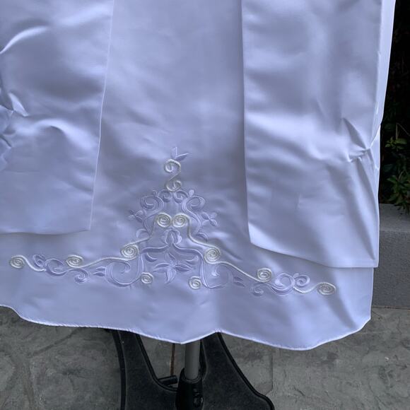 David’s Bridal Flower Girl/ Jr Bridesmaid Dress with Veil - Picture 6 of 14